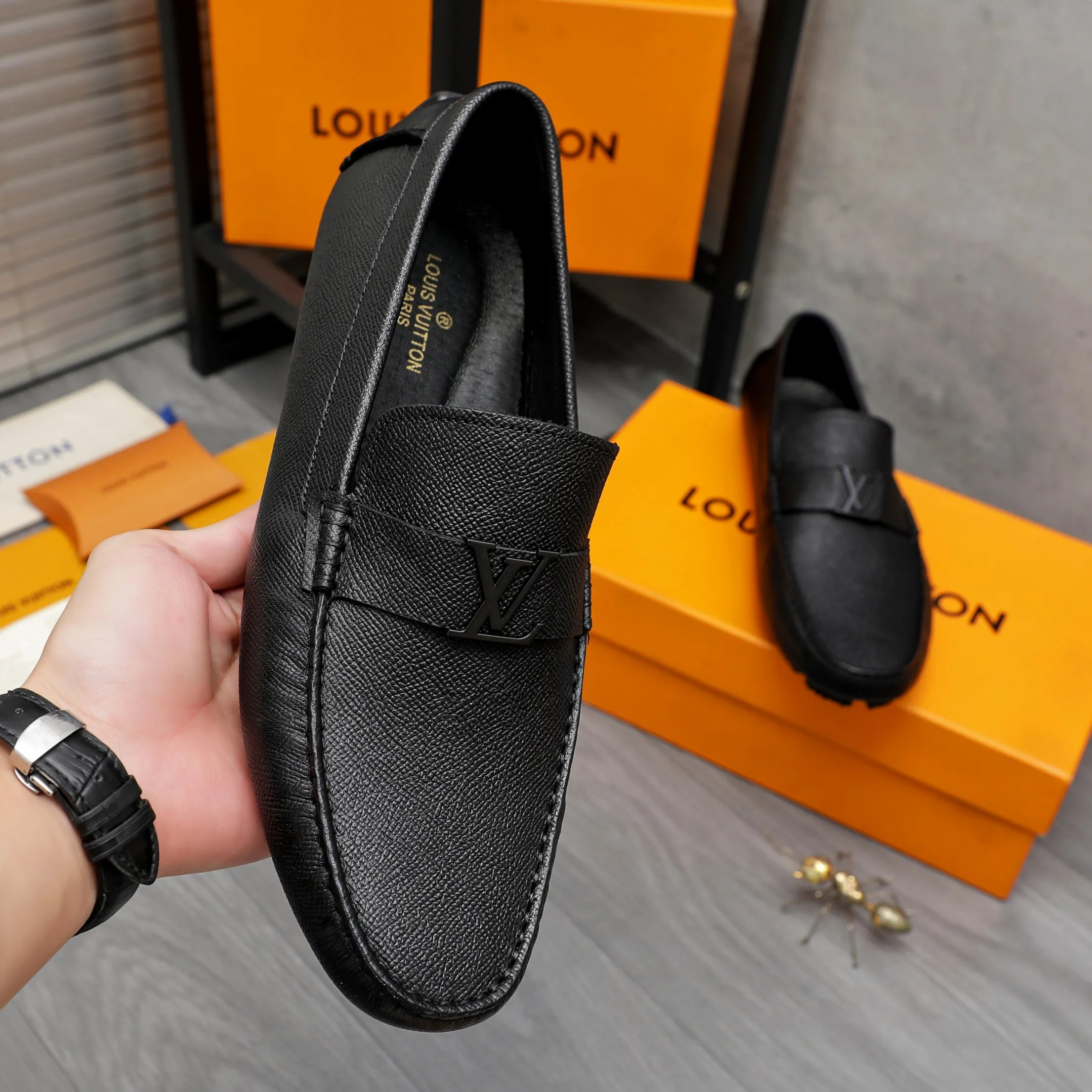 Men's shoes💰400 Product trademark: LV "Louis Vuitton" casual slip-on shoes Regular size: 38-45 (45 is custom-made and non-returnable) Product materials: Selected pebbled cowhide upper, pigskin lining, rubber outsole